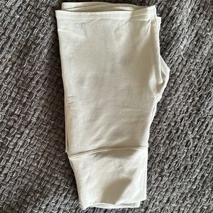 ALO shorts size XS GREEN